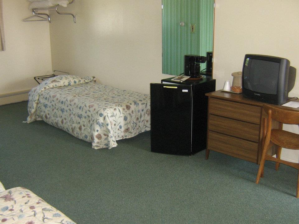 Chapel Hill Motel Brevort Δωμάτιο φωτογραφία
