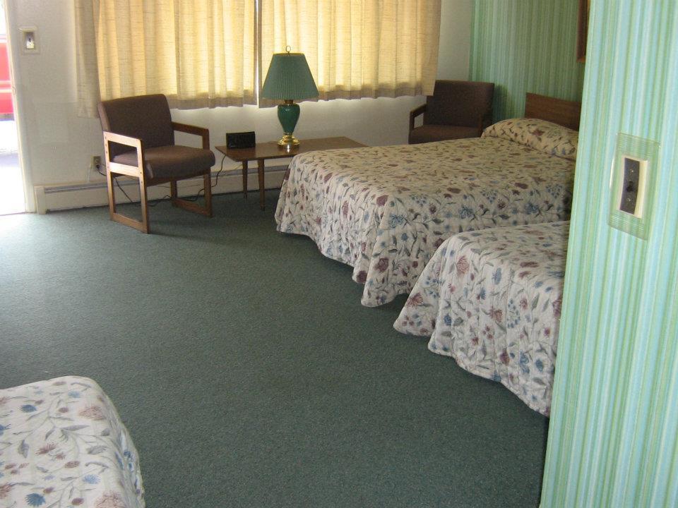 Chapel Hill Motel Brevort Δωμάτιο φωτογραφία