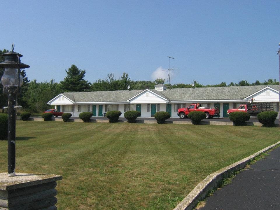 Chapel Hill Motel Brevort Εξωτερικό φωτογραφία