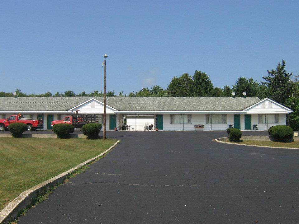 Chapel Hill Motel Brevort Εξωτερικό φωτογραφία