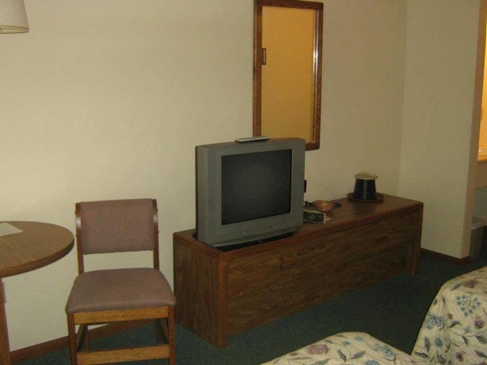 Chapel Hill Motel Brevort Εξωτερικό φωτογραφία